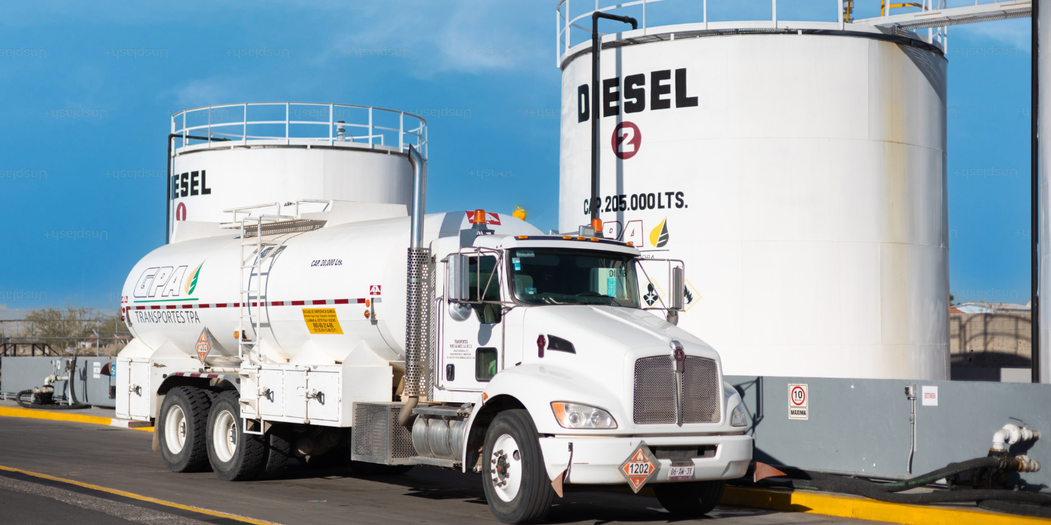 Combustóleo de Sonora con tanques de diésel y combustóleo listo para cargar y distrivuir calidad en el noroeste de méxico