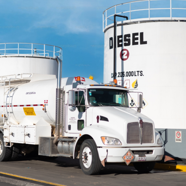 Combustóleo de Sonora con tanques de diésel y combustóleo listo para cargar y distrivuir calidad en el noroeste de méxico