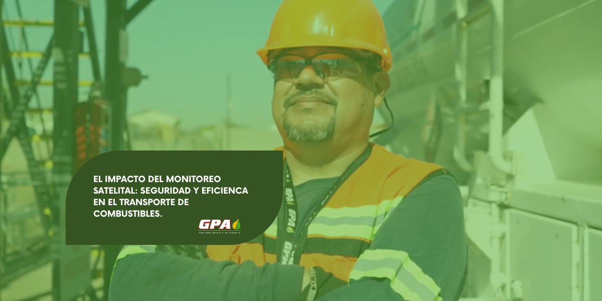 Operador de transporte de combustibles con equipo de seguridad, representando el impacto del monitoreo satelital en la seguridad y eficiencia del traslado.